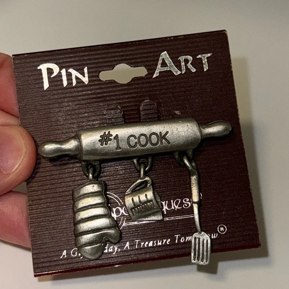 SPOONTIQUES Pin 1990’s PEWTER #1 Cook DANGLE BROOCH Brooch Vintage